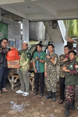 Peduli Kemanusiaan, PAC GP Ansor Kecamatan Pakuhaji Berikan Bantuan untuk Korban Banjir Di Kohod Pakuhaji Tangerang