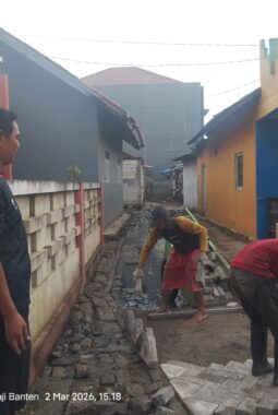 Ibu Rw dan Warga Lontar Senang, Jalan Gang Menuju Rumah Kini Diperbaiki dan Dipaving Sesuai Keinginan