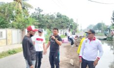 Aksi Gerakan Indonesia Asri, Pemdes Pakualam Bersama Warga Gotong-royong Bersihkan Tumpukan Sampah Serta Rerumputan