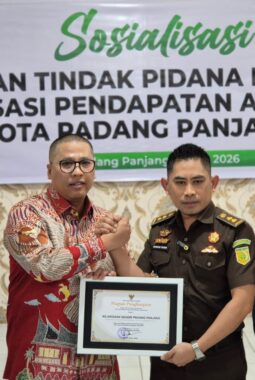 Walikota Padang Panjang Beri Apresiasi dan Penghargaan Ke Kejari Padang Panjang